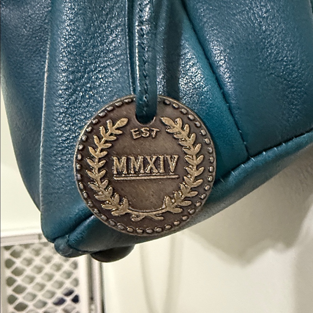 Elegant Blue Leather Handbag - Picture 4 of 7